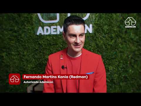 Fernando Martins durante o depoimento sobre a carreira de quem trabalha com consórcio na Ademicon.