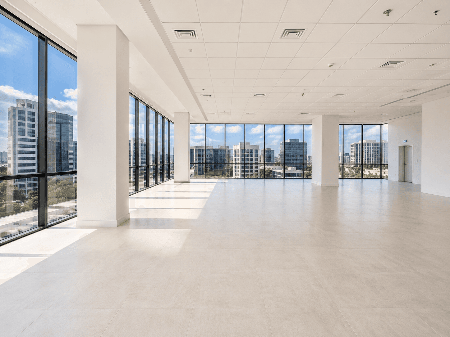 Sala comercial ampla e iluminada em prédio de escritórios, comprada com o consórcio de imóveis.